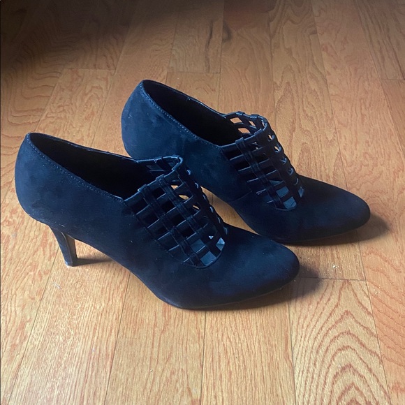 Impo Booties Lattice Front Shoes - Picture 2 of 4